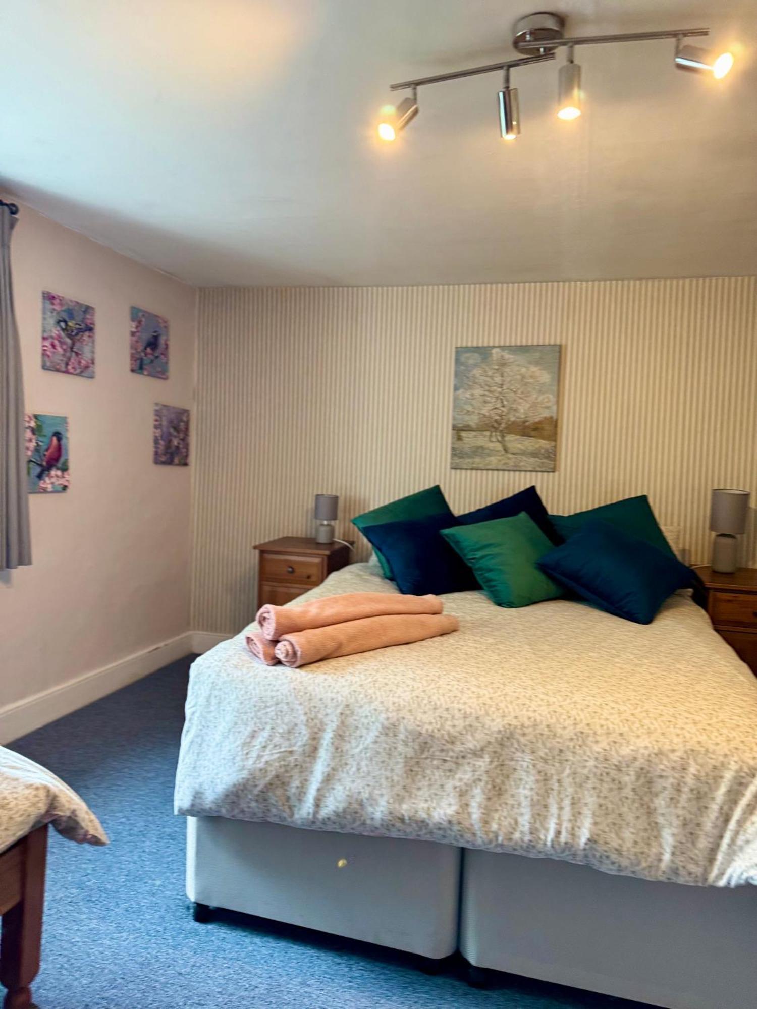 Beautiful Townhouse Next To Royal Victoria Park And Botanical Gardens Within Easy Walking Distance To Bath City Centre 外观 照片