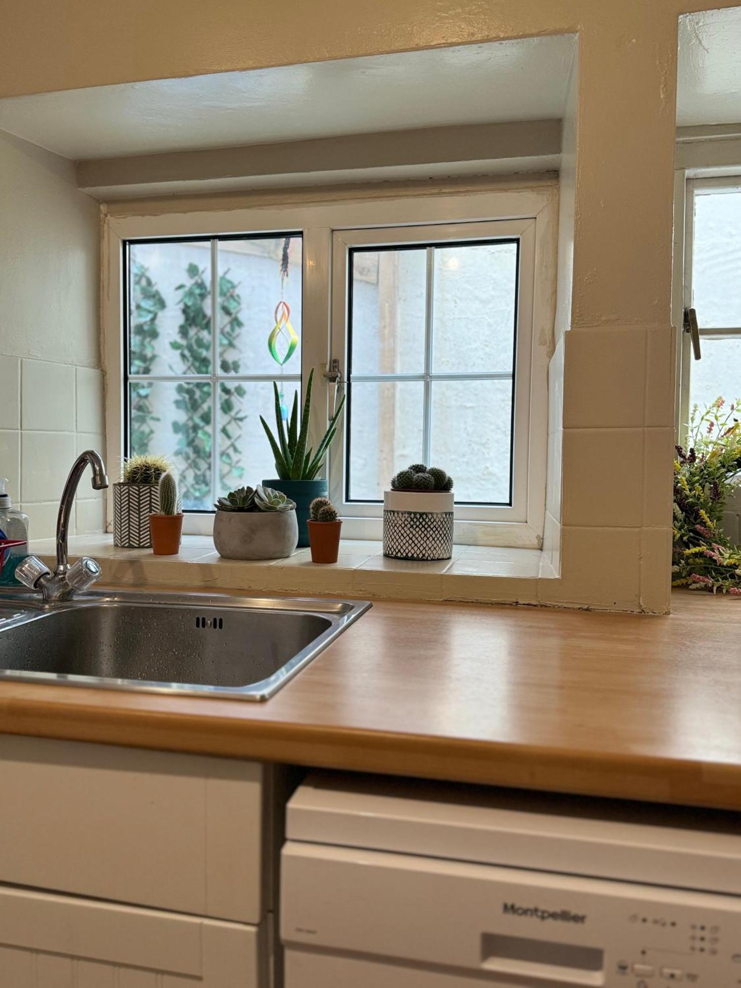 Beautiful Townhouse Next To Royal Victoria Park And Botanical Gardens Within Easy Walking Distance To Bath City Centre 外观 照片