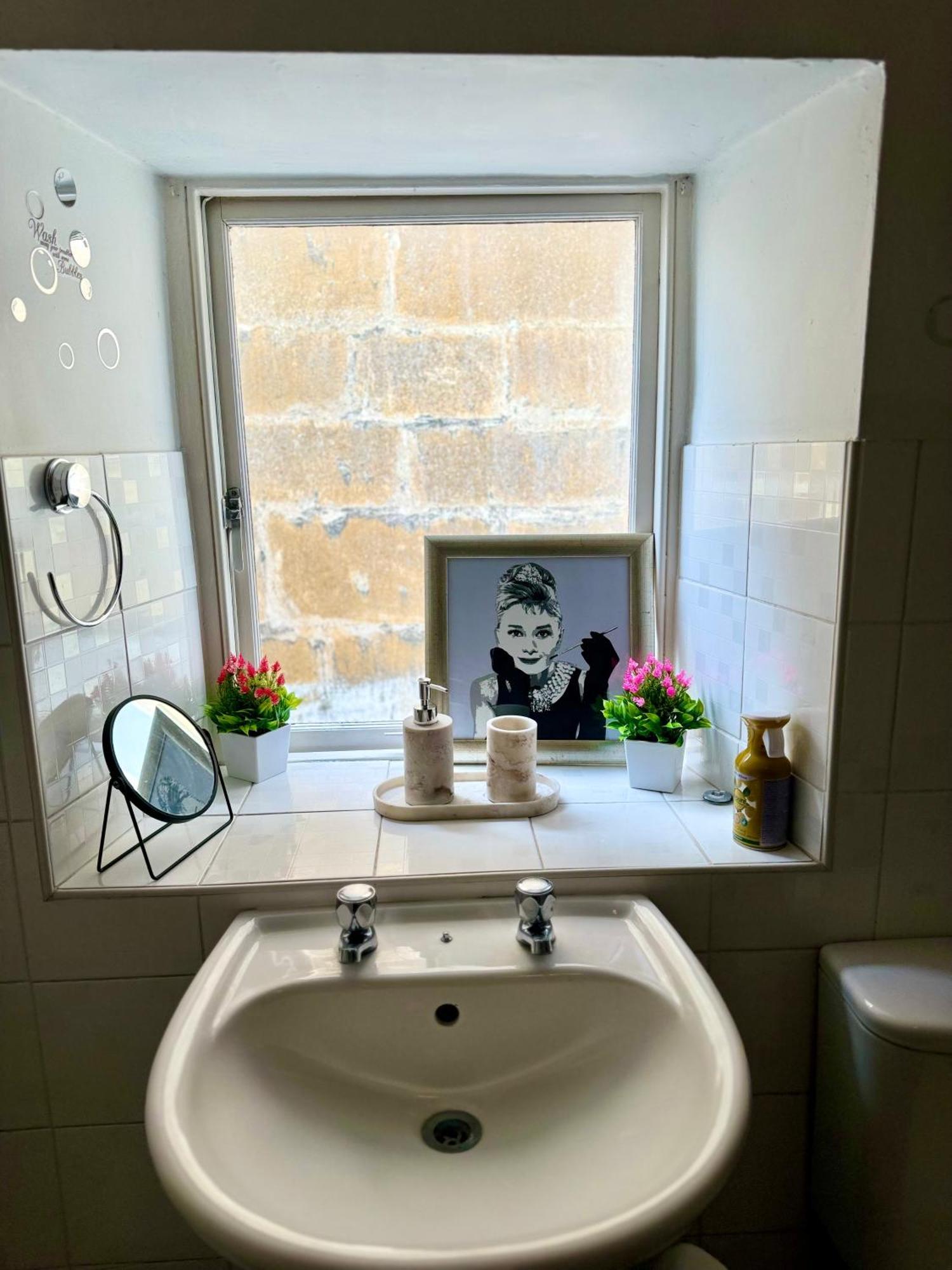 Beautiful Townhouse Next To Royal Victoria Park And Botanical Gardens Within Easy Walking Distance To Bath City Centre 外观 照片