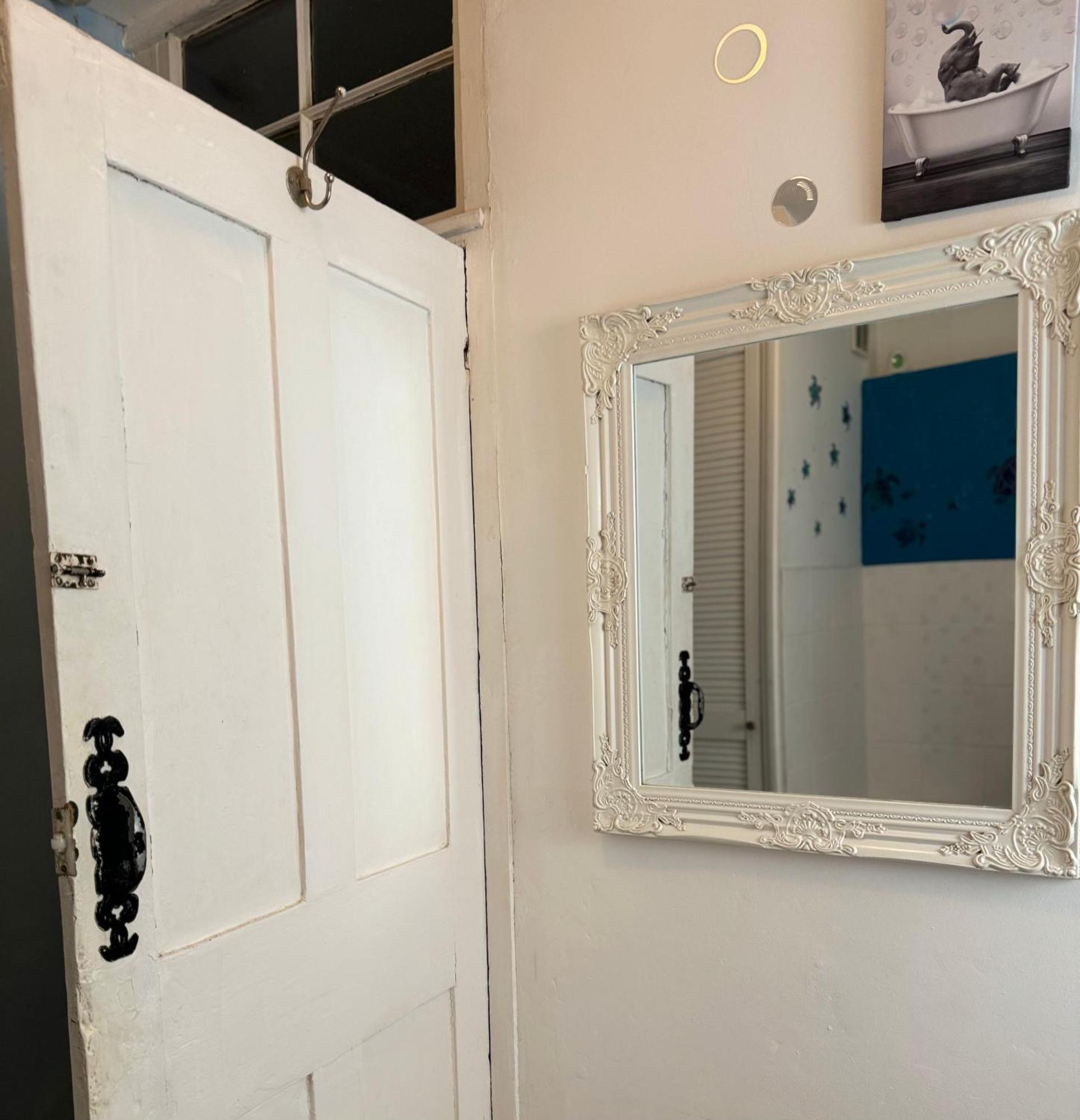 Beautiful Townhouse Next To Royal Victoria Park And Botanical Gardens Within Easy Walking Distance To Bath City Centre 外观 照片
