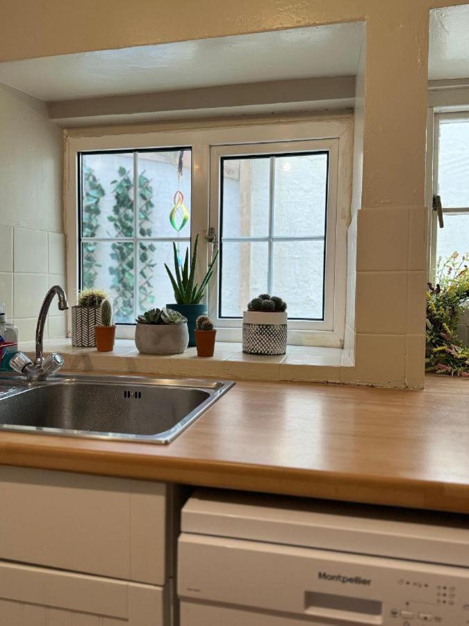 Beautiful Townhouse Next To Royal Victoria Park And Botanical Gardens Within Easy Walking Distance To Bath City Centre 外观 照片