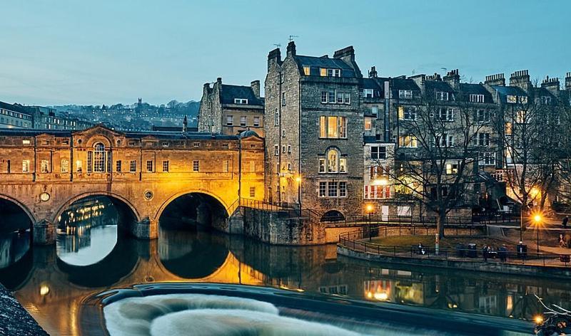 Beautiful Townhouse Next To Royal Victoria Park And Botanical Gardens Within Easy Walking Distance To Bath City Centre 外观 照片